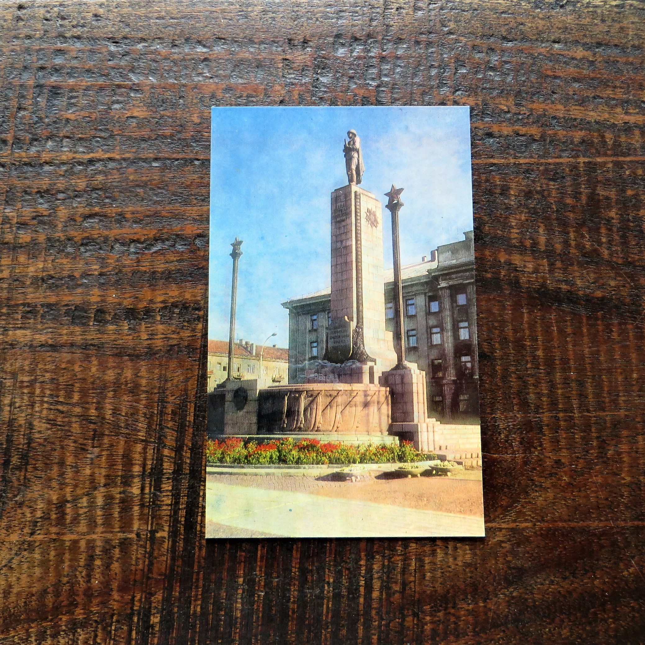 postcard-monument-to-soviet-soldiers-1
